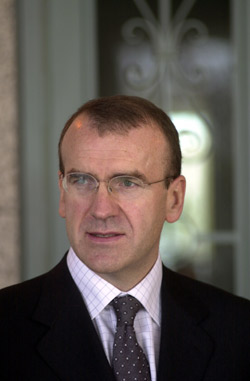 Sir Terry Leahy retires from Tesco after 14 years with the retailer