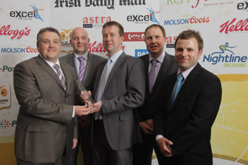 Fergal O’Sullivan, Astra Sales Promotions, presents the runner-up awards for Best Team Performance 2010 to the team at Pettitt’s SuperValu, Wexford