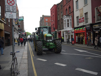 Around 8,000 farmers marched to the Department of Agriculture on Kildare Street on 25 May, to protest against the Competition Authority raiding the IFA headquarters