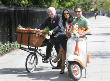 Superquinn’s Feargal Quinn, model and TV personality Andrea Roche, and chef Gino D’Acampo, get ready for Taste of Dublin 2010