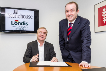 Tom Shipsey, CEO of Stonehouse and Stephen O'Riordan, CEO of ADM Londis at the signing of the strategic agreement between both companies