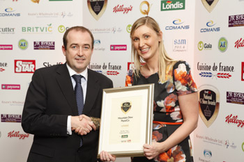 Stephen O’Riordain, CEO, Londis, presents the award for Best New C-Store Product Launch 2011 to Katie Hanlon, brand manager, Mountain Dew