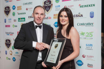 John McAllen, commercial director, Barry Group, presents the C-Store Wine of the Year Award to Anne Marie Tumilty, brand manager, Blossom Hill