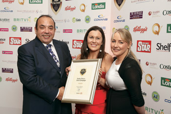 Sammy Bedair, chairman, Leaders Enterprises, presents the award for Best C-Store Marketing Campaign 2011 to Rita Kirwan and Niamh O’Shea of Largo Foods for the Hunky Dorys GAA Campaign