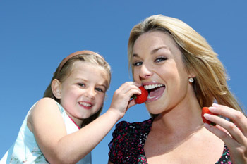 Enjoying some of SuperValu’s fresh strawberries are model Pippa O’Connor and Eabha Last (7) from Dublin