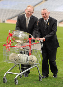 At the announcement of SuperValu’s sponsorship of the GAA Football Championship was Donal Horgan, managing director of SuperValu and Uachtarán Chumann Lúthchleas Gael, Críostóír Ó Cuana