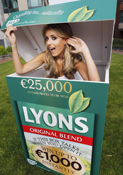 Talking tea boxes hit the streets of Dublin to launch the new ‘Lyons talking tea boxes’ competition