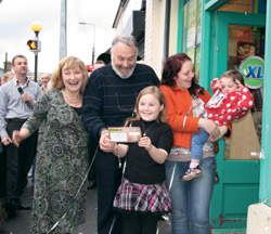 Pauline & Michael Hosey, Hosey’s XL, Carlow, with Shirley Kelly and her two daughters receiving her prize