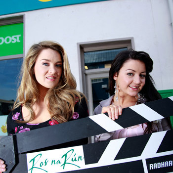 Actresses Linda Breathnach and Lisa Ni Laoire outside Ros na Rún’s new Centra shop