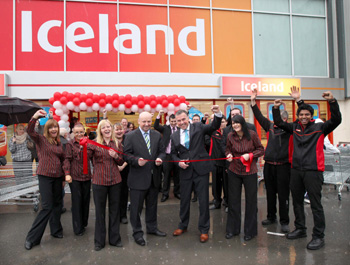 Tom Keogh, chief executive of the AIM group and Alistaire Cooke, Iceland, surrounded by staff, officially open the new Coolock Iceland store on 10 November
