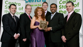 M&iacute;che&aacute;l Aherne, corporate sales manager o2, Donal Horgan, Centra managing director, and Michael Morgan, Centra sales director congratulate store owner Lil Courtney, Courtney&rsquo;s Centra, East Wall, and store managers Barry Faye and Mohammed Sajjad on winning the title of Centra Store of the year 2010