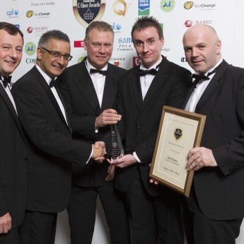 Platinum sponsors, David Vaz of The Irish Daily Mail and The Irish Mail on Sunday; Dermot Griffin of the National Lottery and Peter Jackson of Aryzta Food Solutions, present the Supreme Award for National Convenience Store of the Year 2014 to Gavin Moran and David Madden of Spar/Texaco, Junction 14, at the ShelfLife C-Store Awards 2014