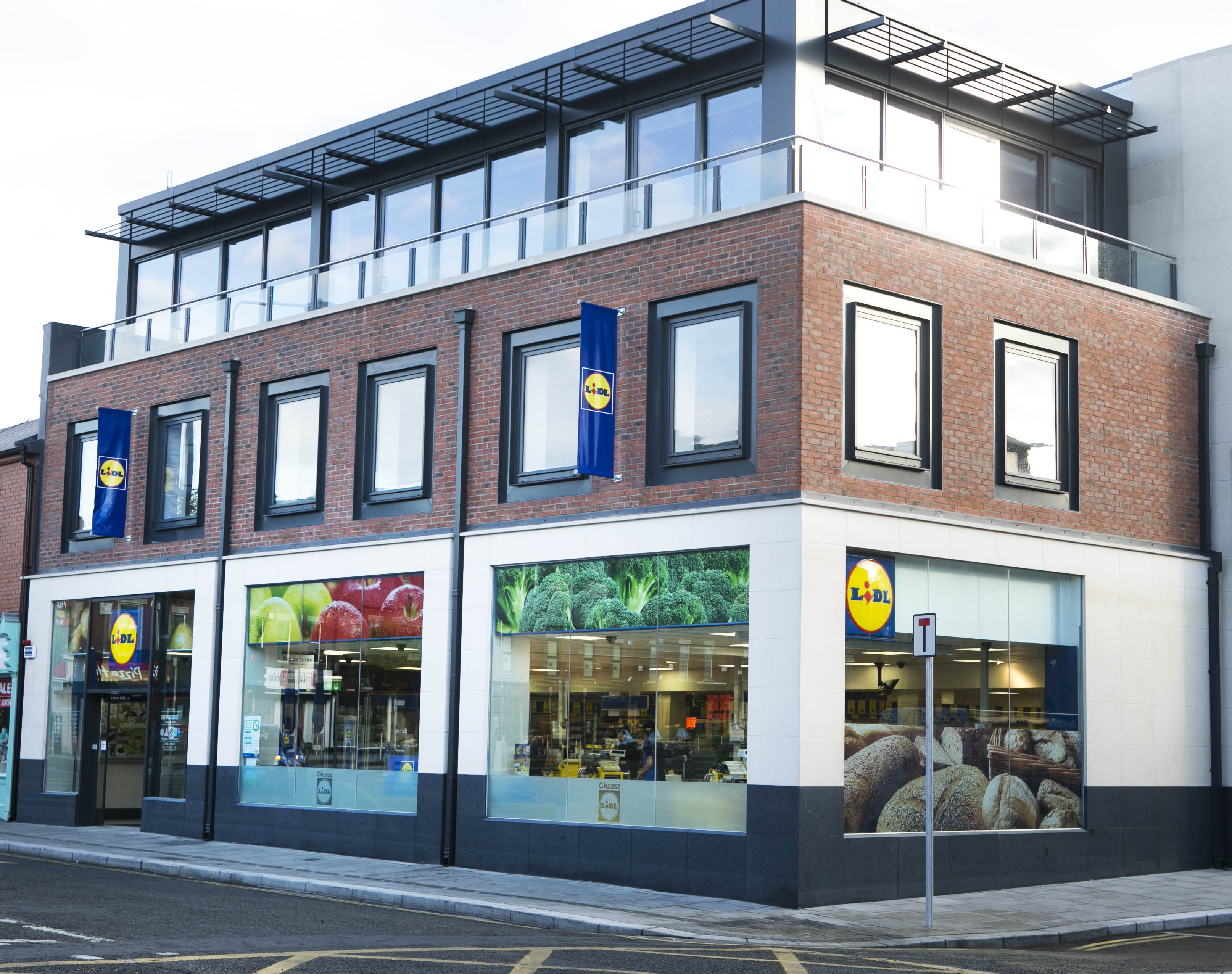 Lidl extended its lead over Aldi in the latest Kantar Worldpanel results