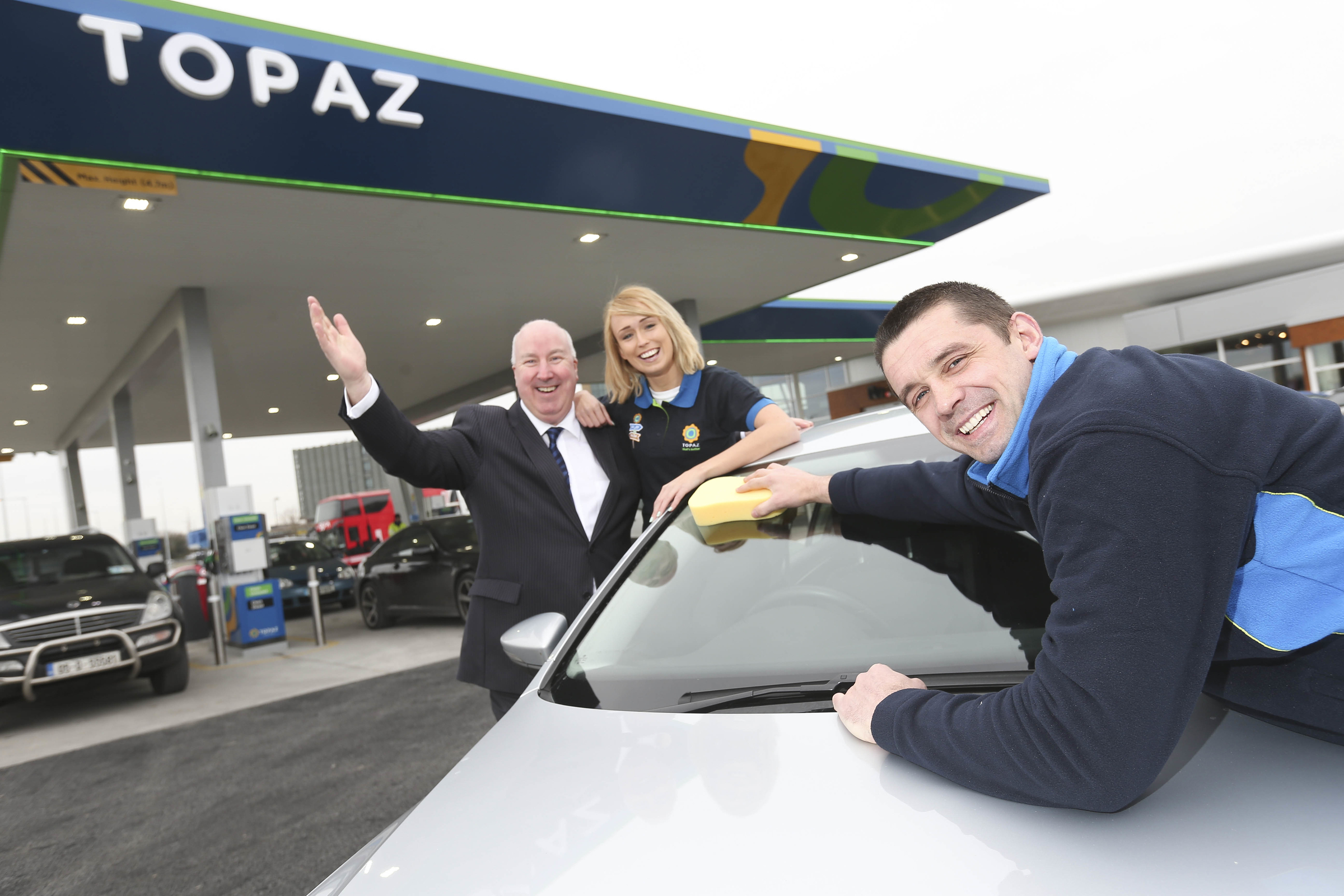 On hand to unveil the new Topaz service station at Northern Cross, Clonshaugh were Topaz ambassador and rugby star Alan Quinlan and Irish footballer and FIFA Puskas Award finalist Stephanie Roche alongside Paul Candon, group marketing director at Topaz