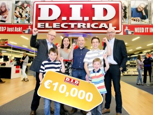 Donal Horgan, MD, D.I.D Electrical pictured with Damien Burke from Donabate with sons Samuel, 5, Matthew, 8 and Daniel aged 16 and wife Fiona with Darren Hardiman, E-commerce & marketing manager,D.I.D Electrical