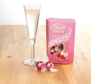 Alongside the classic Lindor Milk recipe, this spring sees the arrival of limited edition Lindor Strawberries and Cream