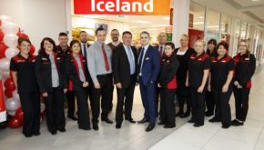 Eddie O’Sullivan, Store manager, Ron Metcalfe, Managing Director of Iceland Ireland and and staff at the new Coolock Iceland