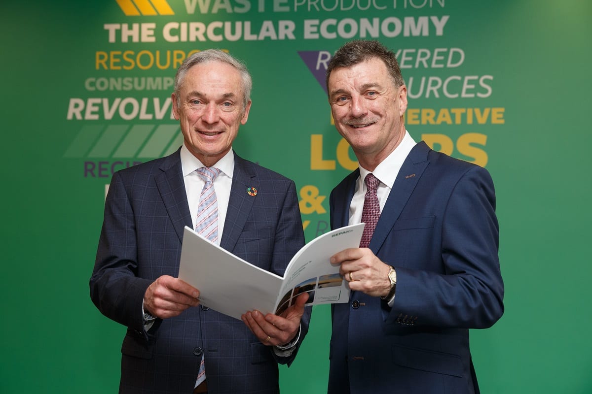 Minister for Communications, Climate Action and Environment, Richard Bruton T.D. and CEO of Repak, Seamus Clancy at the launch of Repak’s Member’s Plastics Pledge 2018 Report